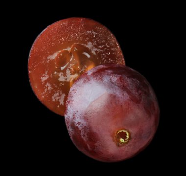 Siyah arkaplanda üzüm