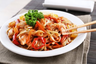 sebzeli Çin eriştesi