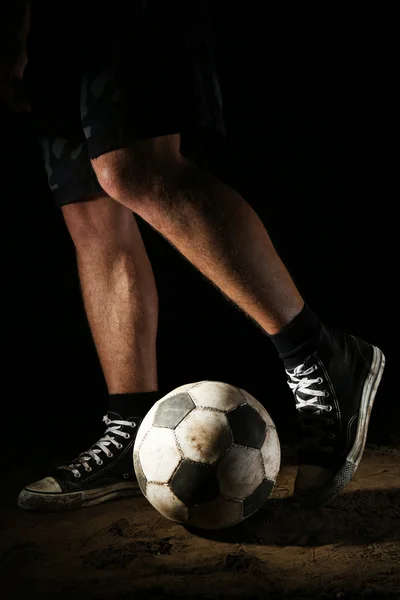 Bola de futebol no chão — Fotografia de Stock