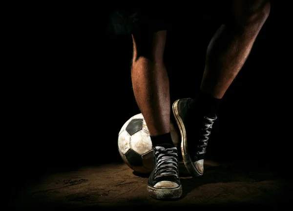 Bola de futebol no chão — Fotografia de Stock