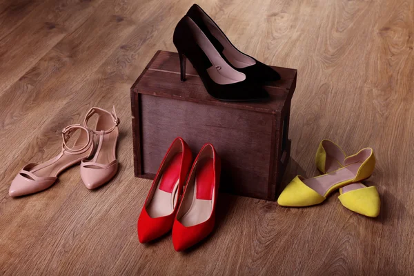 Ženy boty na podlaze — Stock fotografie