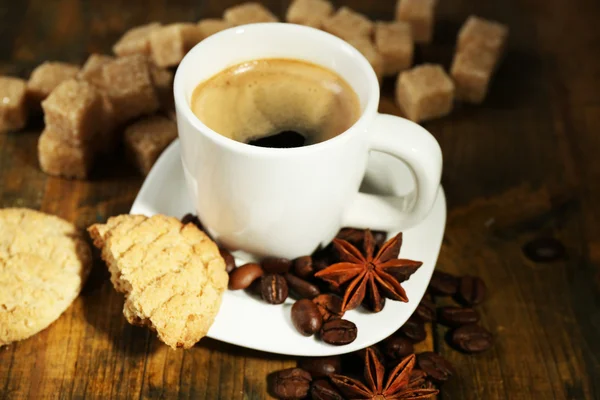 Xícara de café expresso e biscoito — Fotografia de Stock