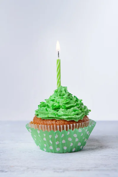 Delicioso cupcake de cumpleaños — Foto de Stock