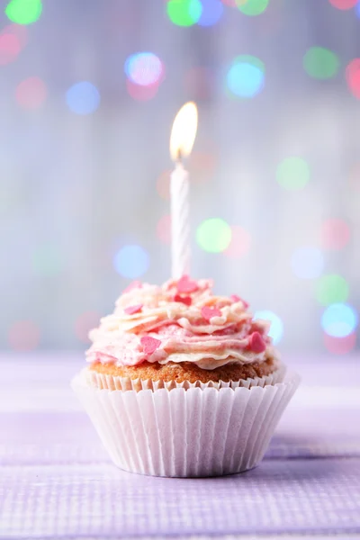 Délicieux cupcake d'anniversaire — Photo