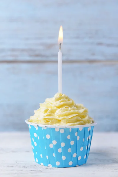 Delicioso cupcake de cumpleaños — Foto de Stock