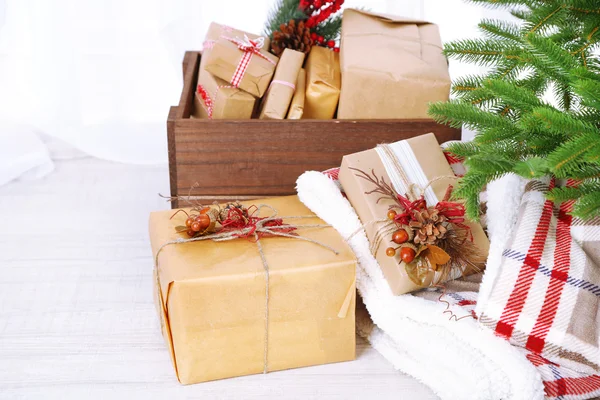 Noel hediyeleri ve süslemeler — Stok fotoğraf