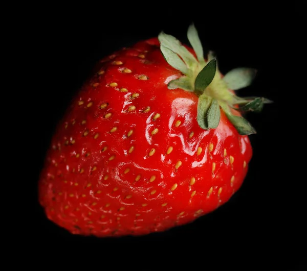 Fraise sur fond noir — Photo