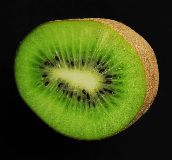 Kiwi auf schwarzem Hintergrund — Stockfoto