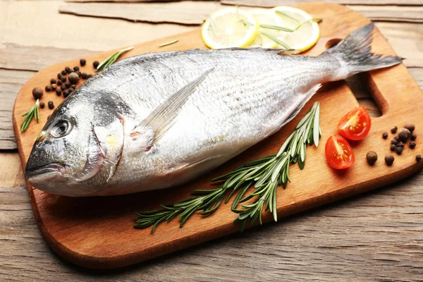 Fresh raw fish — Stock Photo, Image