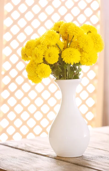 Lindas flores em vasos — Fotografia de Stock