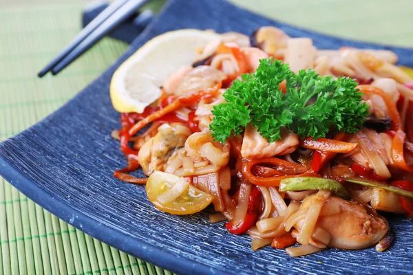 Chinese noodles with vegetables — Stock Photo, Image