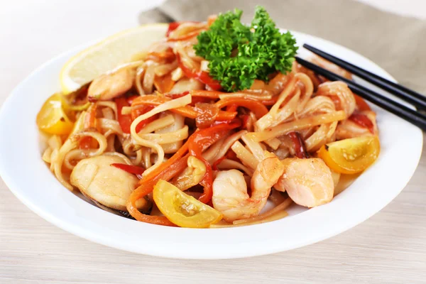 Chinese noodles with vegetables — Stock Photo, Image