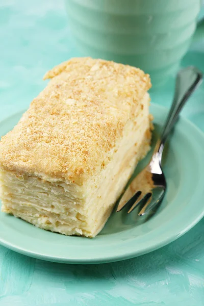 Napoleonkuchen auf Teller — Stockfoto