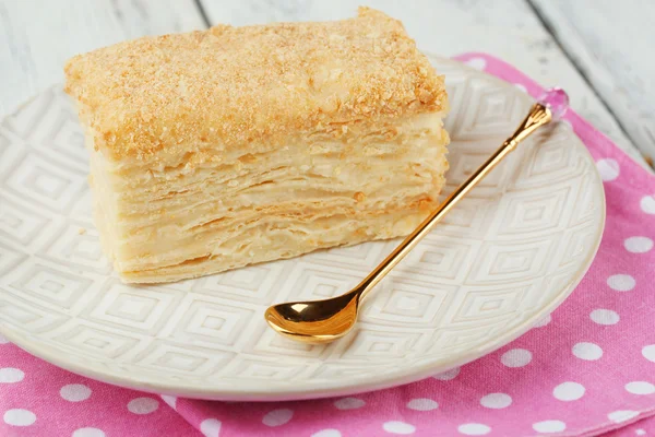 Napoléon gâteau sur assiette — Photo