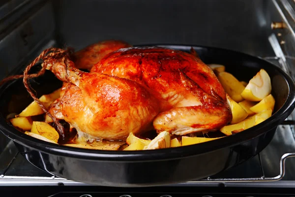 Leckeres gebackenes Hühnchen — Stockfoto