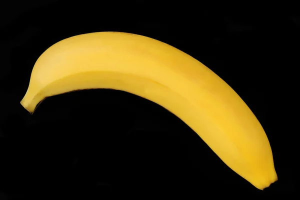 Банан на чорному фоні — стокове фото