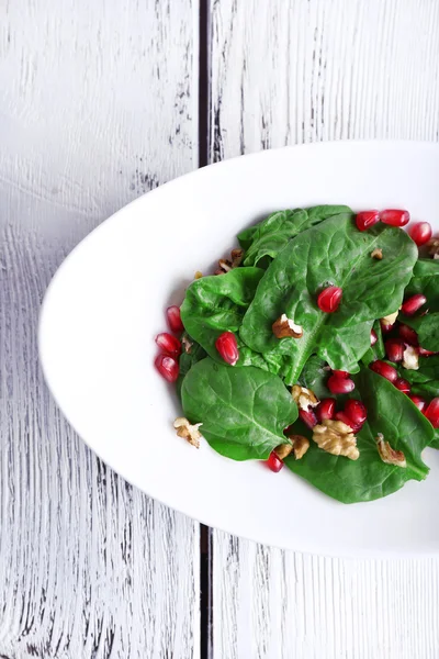 Salada fresca com verdes — Fotografia de Stock