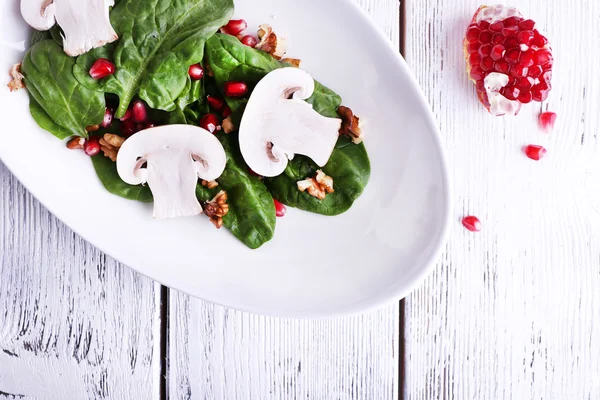 Salada fresca com verdes — Fotografia de Stock