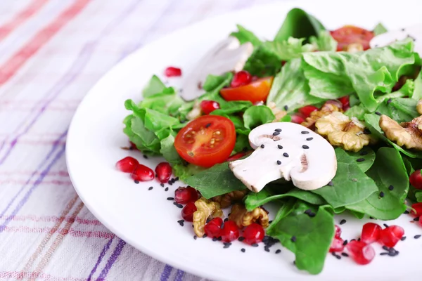 Frischer Salat mit Gemüse — Stockfoto