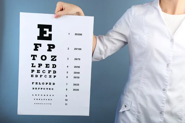 Woman with eye chart — Stock Photo, Image