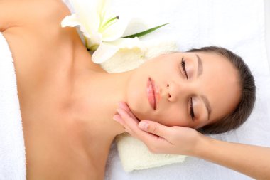 baş masajı çekici kadın