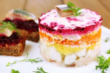 Rus ringa balığı salatası