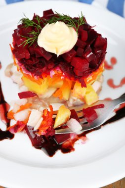 Rus ringa balığı salatası