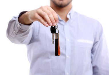 Arabanın anahtarını tutan işadamı