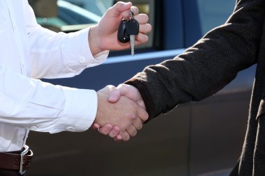 Adam satın alma araba