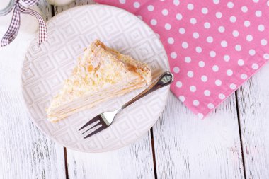 Napolyon pasta plaka üzerinde