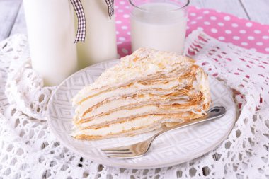 Napolyon pasta plaka üzerinde