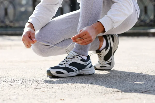 Ayakkabı bağcığı bağlama runner — Stok fotoğraf