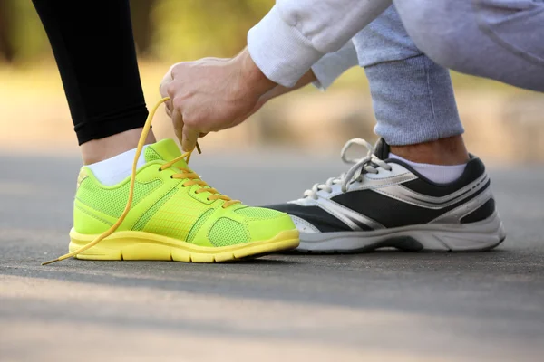 Runner 's feet on road — стоковое фото