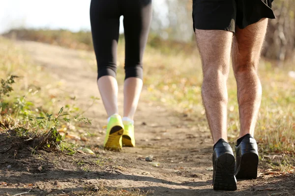 Junge Leute joggen — Stockfoto