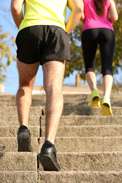 Correr en las escaleras — Foto de Stock