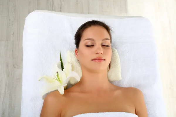 Mujer en el salón de spa — Foto de Stock