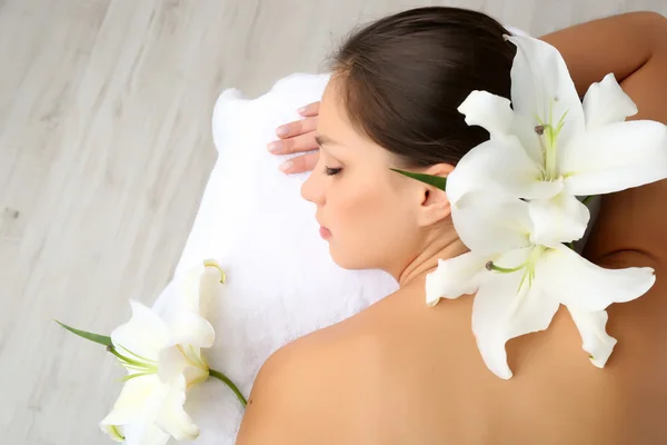 Mujer en el salón de spa — Foto de Stock