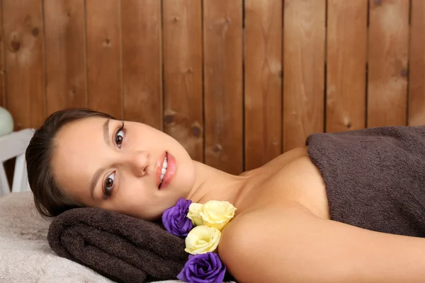 Mujer en el salón de spa — Foto de Stock