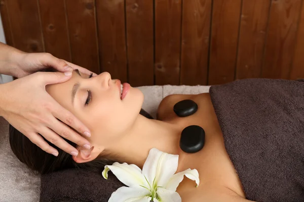 Woman in spa salon — Stock Photo, Image