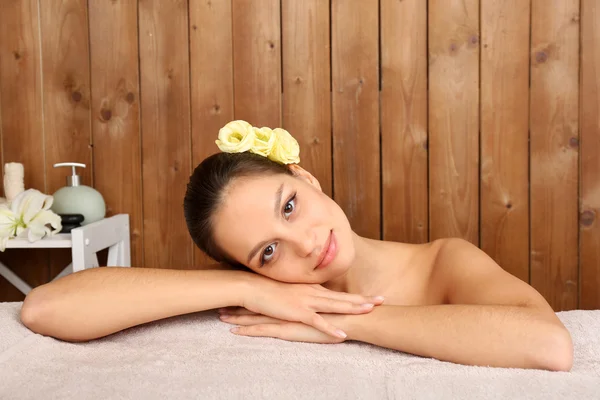 Kobieta w salonie spa — Zdjęcie stockowe