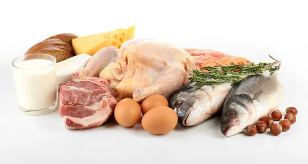Lebensmittel mit hohem Proteinanteil auf weiß isoliert — Stockfoto