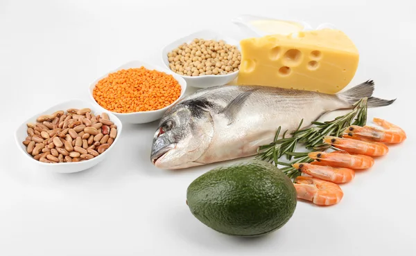 Potravin s vysokým proteinů izolovaných na bílém — Stock fotografie