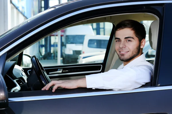 Young man in car — Stock Photo, Image