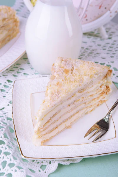 Bolo de Napoleão em prato — Fotografia de Stock