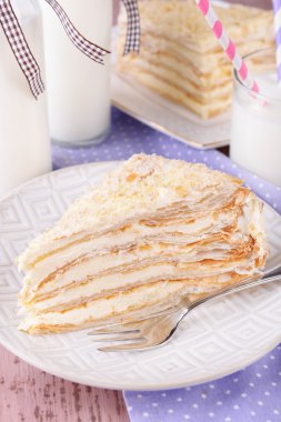 Napolyon pasta plaka üzerinde