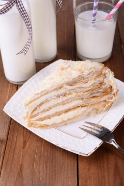 Napolyon pasta plaka üzerinde