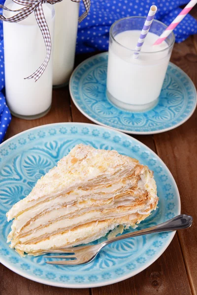 Bolo de Napoleão em prato — Fotografia de Stock