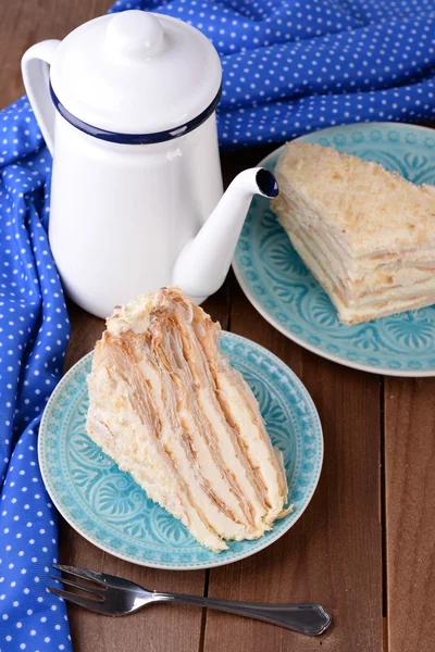 Napoleonkuchen auf Teller — Stockfoto