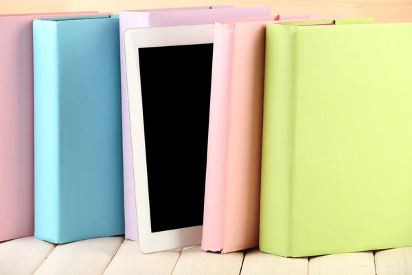 PC tablet ve tablo kitap — Stok fotoğraf