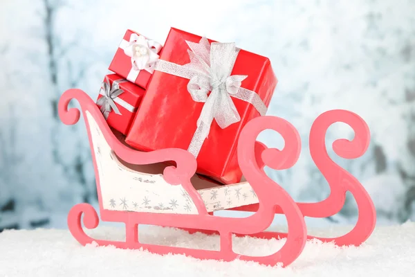 Toy sledge com presentes de Natal — Fotografia de Stock